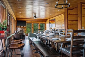Dining - Arcade Lounge + Views + Private Movie Theater-Heated Indoor Pool (Sevierville)