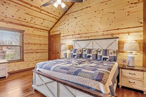 Room - Private Movie Theater-Heated Indoor Pool-Arcade Lounge + Views! (Sevierville)