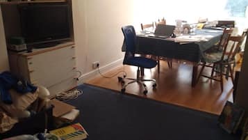 Shared Dormitory, 1 Bedroom, Patio | Dining room