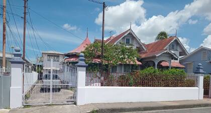 Cozy 2BR studio w/ kitchenette & bath – ideal for couples or small groups