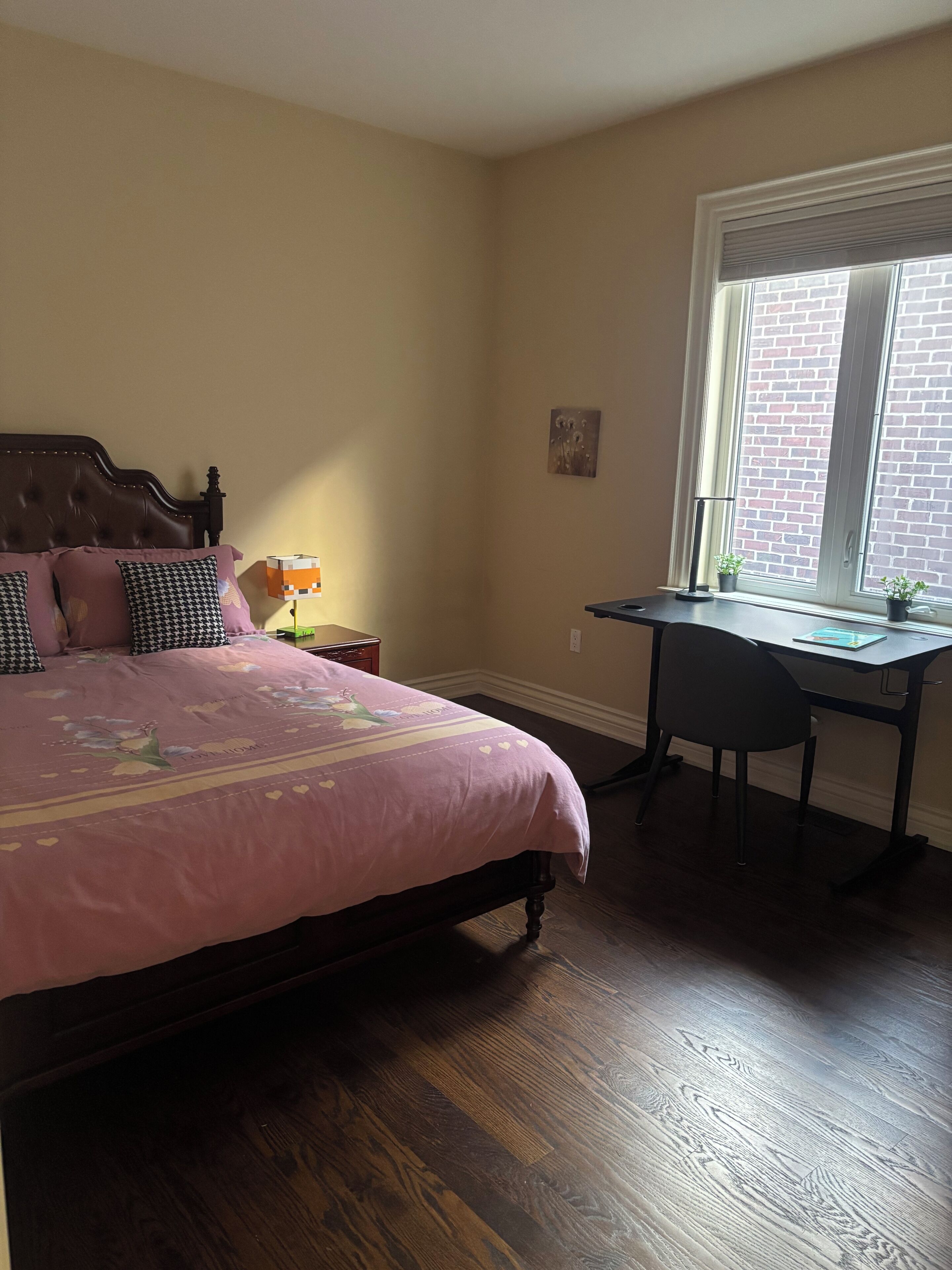 1 slaapkamer, een strijkplank/strijkijzer, wifi, beddengoed