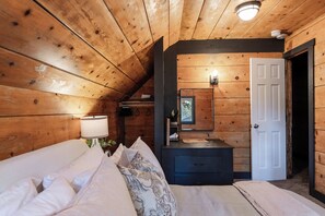 4 bedrooms, iron/ironing board, WiFi, bed sheets - Family-Friendly Tahoe Retreat: Walk to Beach + Nearby Ski Resorts (Kings Beach)