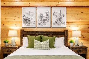 8 bedrooms, WiFi, bed sheets - Luxe Cabin w/ Pool, Game Room, Hottub - Sleeps 26 (Sevierville)