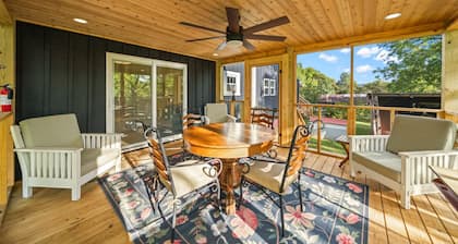 Farmhouse Escape on 13 acres Near Smokies, Pigeon Forge, Gatlinburg.
