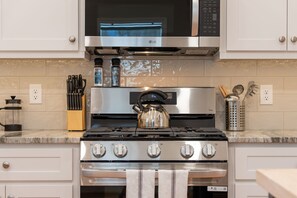 Fridge, microwave, oven, stovetop - Sleep Well House. Calm, Comfortable, Rest. (Greer)