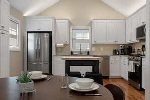 Private kitchen - Sleep Well House. Calm, Comfortable, Rest. (Greer)