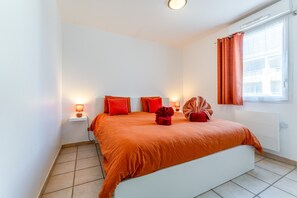 3 bedrooms, iron/ironing board, WiFi, bed sheets - Holiday Home 'Villa Cosy - Jardin' with Wi-Fi and Air Conditioning (Salon-de-Provence)