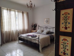 2 bedrooms, iron/ironing board, WiFi, bed sheets - In the center of Canton Ticino, within the Piano di Magadino Park. (Sant'Antonino)