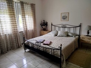 2 Schlafzimmer, BĂŒgeleisen/BĂŒgelbrett, WLAN, BettwĂ€sche