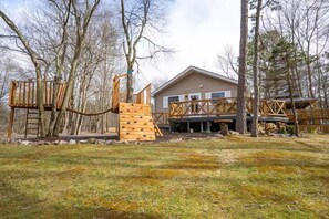 Children’s area - Mountain-Lake Getaway with Hot Tub (Albrightsville)