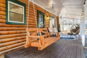Terrace/patio - Log Cabin Retreat W/ Hot Tub in Poconos/Jim Thorpe (Albrightsville)