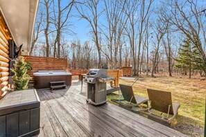 Terrace/patio - Log Cabin Retreat W/ Hot Tub in Poconos/Jim Thorpe (Albrightsville)