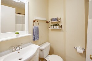 Hair dryer, towels, soap, toilet paper - Extended Stay Done Right (Bryan)