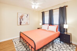 3 bedrooms, free WiFi, bed sheets - Extended Stay Done Right (Bryan)