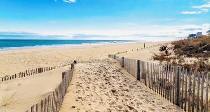 Modern Renovated Condo • 90 Steps to Beach • OCMD
