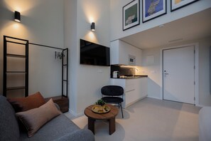 Kolmen hengen superior-huone | Oleskelualue