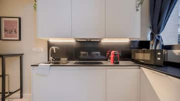 Estudio estándar, vistas al jardín | Cocina privada