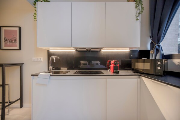 Standard Studio, Garden View | Private kitchen - Hotel ARENA byAstiblanco (Valencia)