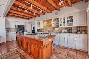 Fridge, microwave, oven, stovetop - Stunning, Cozy Beachfront Home Paz de Penasco (Puerto Peñasco)