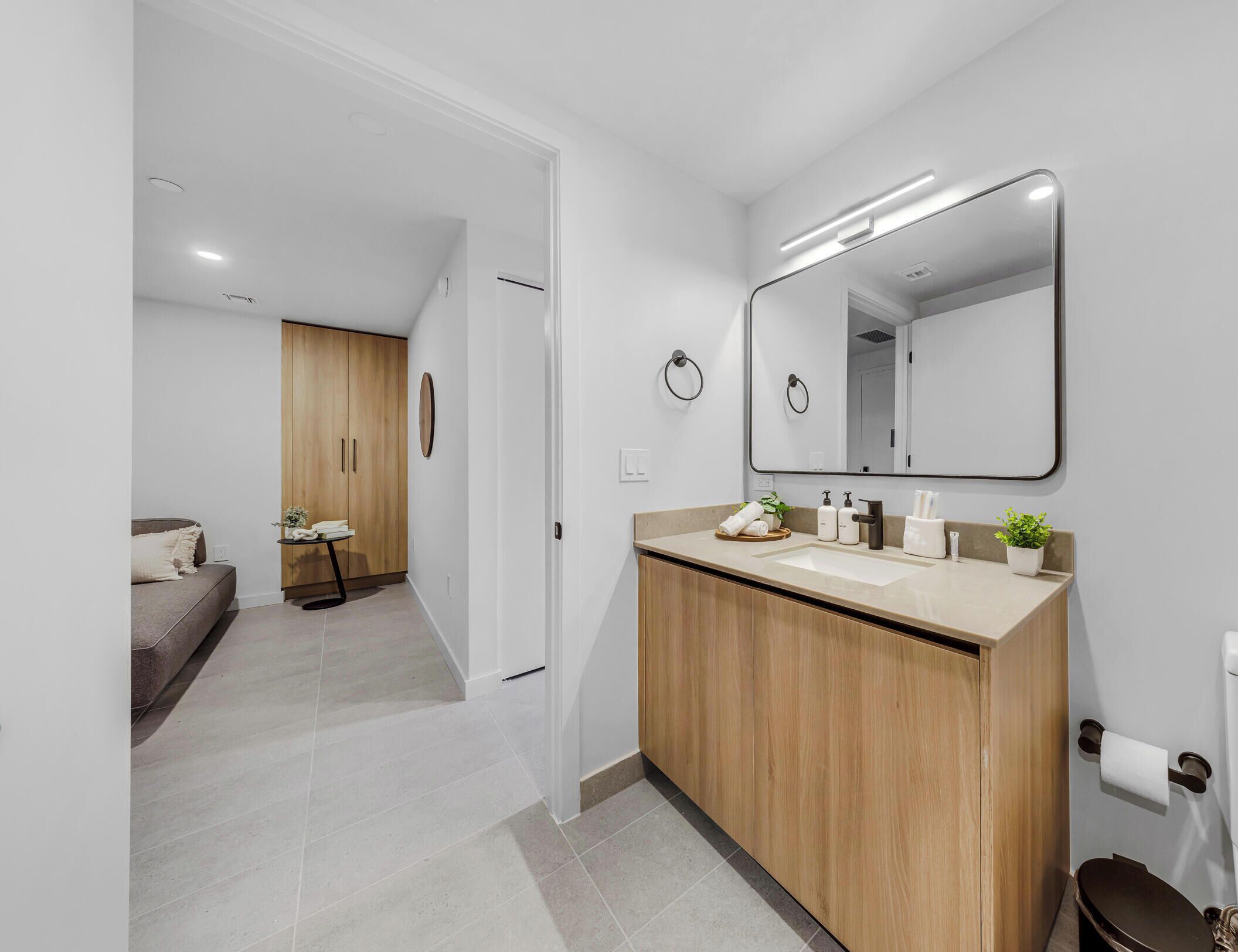 Apartment, Balkon, Stadtblick | Badezimmer | Handtücher