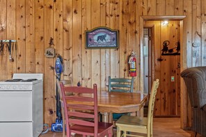 Interior - Lazy Trout Spruce Cabin (Greer)