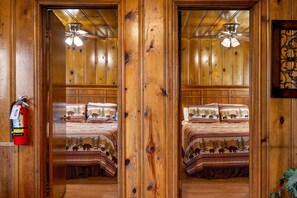 WiFi, bed sheets - Lazy Trout Aspen Cabin (Greer)