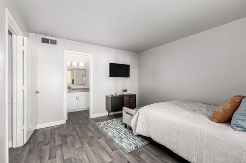 Modern Spacious Getaway near PHX & ASU