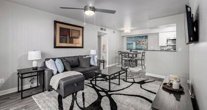 Modern Spacious Getaway near PHX & ASU