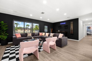 Interior - Heated pool, Mini golf, Bar, Fire pit, Central location (Miami)