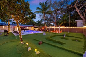 Property grounds - Heated pool, Mini golf, Bar, Fire pit, Central location (Miami)