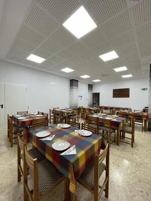 Dining - Albergue María Rosa Molas (Jesús)