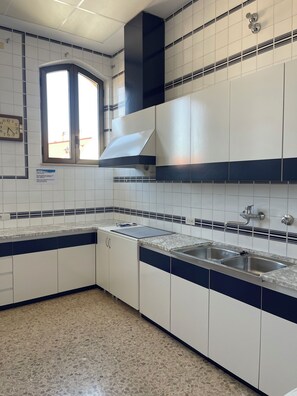 Private kitchen - Albergue María Rosa Molas (Jesús)