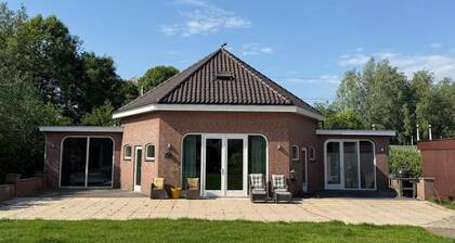 Spacious house with garden and free parking near Gouda center
