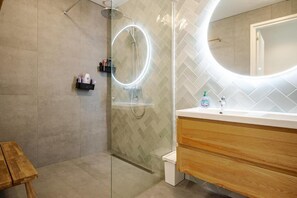 Bathroom - Vrbo Property (Gouda)