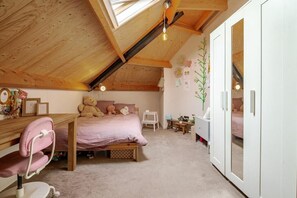 Room - Vrbo Property (Gouda)