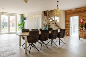 Dining - Spacious house with garden and free parking near Gouda center (Gouda)