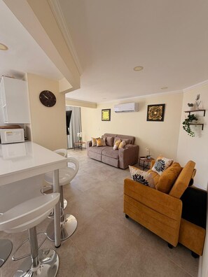 Living area - Modern apartment in Bocagrande : Swimming pool, garage and close to the beach. (Cartagena de Indias)
