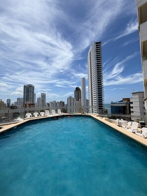 Pool - Modern apartment in Bocagrande : Swimming pool, garage and close to the beach. (Cartagena de Indias)