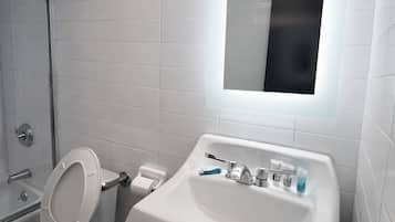 Deluxe Single Room | Bathroom