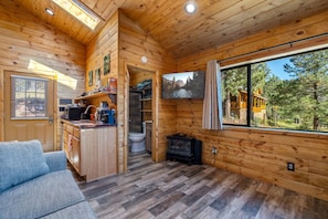 Living area - The Casita at Meadowdust Lodge (Greer)