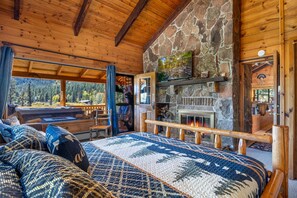 2 bedrooms, iron/ironing board, WiFi, bed sheets - The Lodge at Meadowdust (Greer)