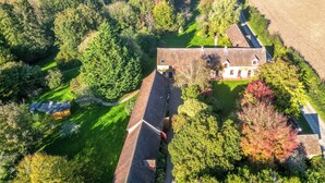 An aerial view of a large estate with a main house, extensive gardens, and a well-maintained lawn. - LE DOMAINE DU PETIT TERTRE (Sainte-Sabine-sur-Longève)