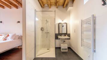 Double or Twin Room, Garden View | Bathroom