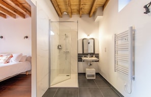 Double or Twin Room, Garden View | Bathroom - LE DOMAINE DU PETIT TERTRE (Sainte-Sabine-sur-Longève)