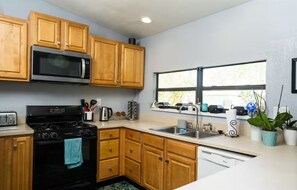 Private kitchen - Entire House - 3 Blocks From The Beach (Cocoa Beach)