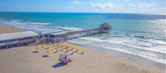 Entire House - 3 Blocks From The Beach