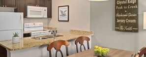 Private kitchen - Beautiful 1-bedroom condo in Whistler with a full kitchen (Whistler)