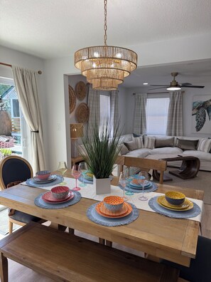 Dining - Paradise Haven drive heated pool and spa (Clearwater)