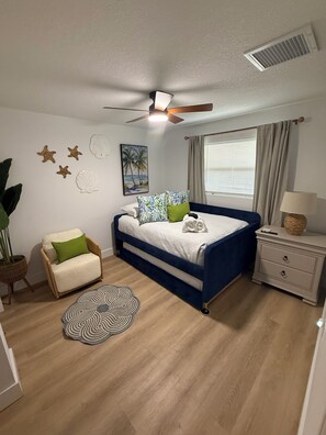 Room - Paradise Haven drive heated pool and spa (Clearwater)