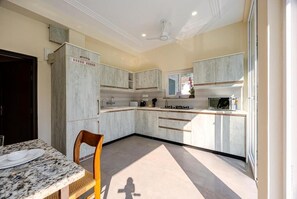 디럭스 빌라, 발코니, 시내 전망 | 전용 주방